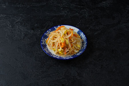 Ростки сои с фунчозой