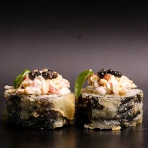 Ролл темпура с крабом и икрой палтуса