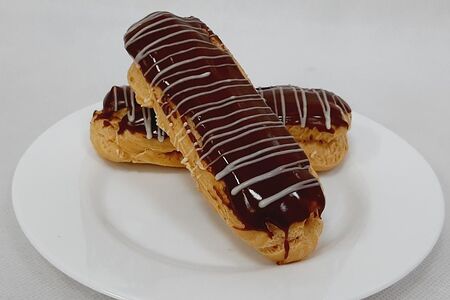 Пирожное Эклер с заварным кремом