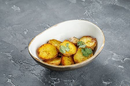 Молодой картофель с чесноком