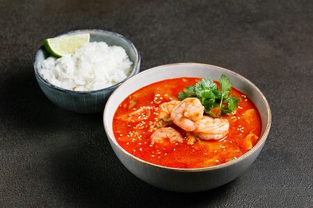 Том ям с креветками