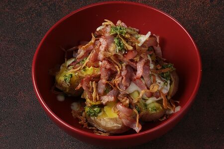 Печёный картофель с беконом