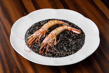 Чёрное ризотто с лангустинами