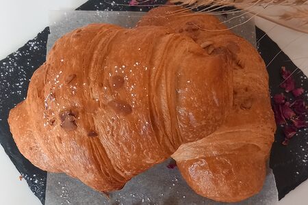 Круассан с миндалем