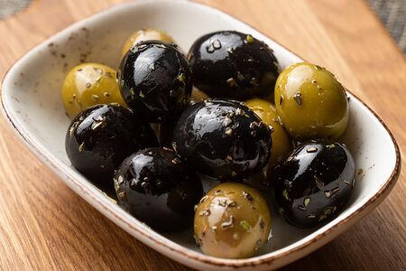 Оливки и маслины гигант