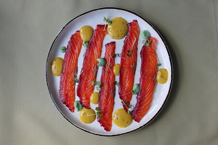 Лосось с соусом манго