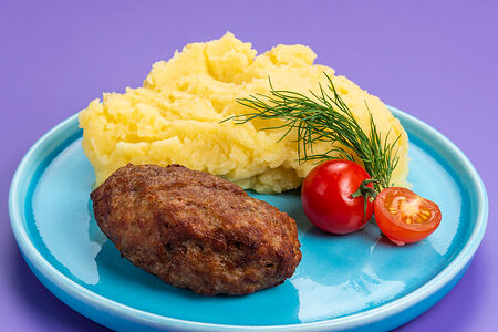 Котлетка мясная с картофельным пюре