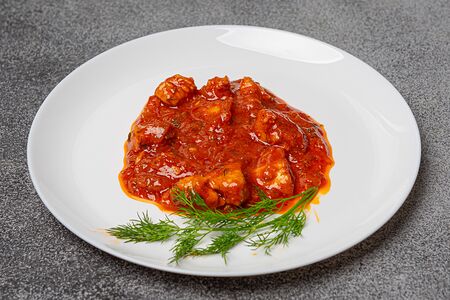 Гуляш из курицы с овощами 