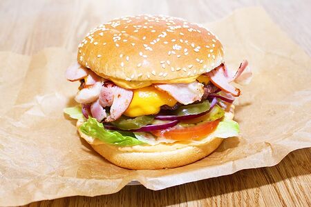 Острый с беконом