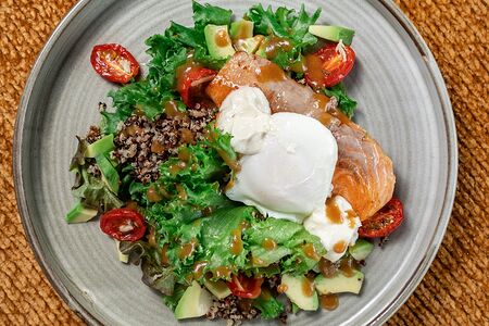 Салат с форелью су-вид