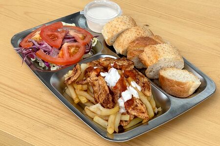 Тавук экмек на тарелке