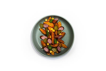 Картофельные дольки с колбасками