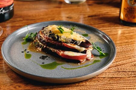 Баклажан, пармезан, страчателла, томаты