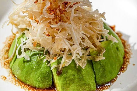 Салат Авокадо с молодой капустой