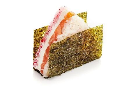 Онигири с лососем