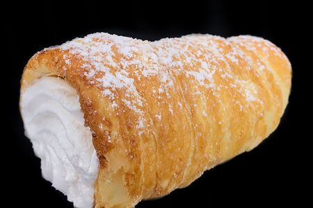 Пирожное Трубочка слоеная