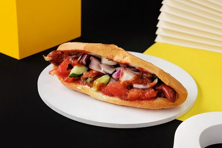 Хот-дог с охотничьей сосиской