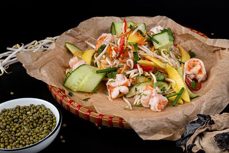 Салат Манго с Креветками