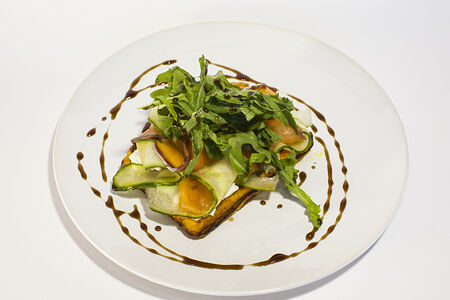 Морковная вафля с семгой и сливочным сыром