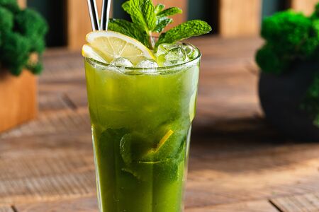 Домашний лимонад маракуйя-мята