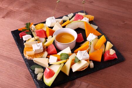 Фруктово-сырная тарелка