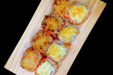 Калифорния с тунцом запеченная