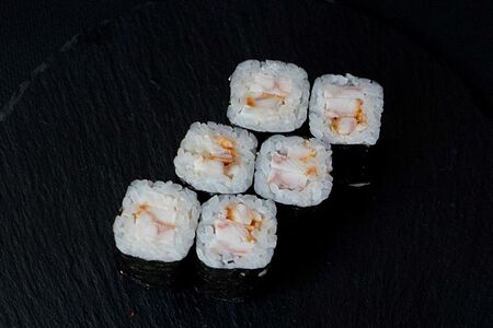 Маки с угрем