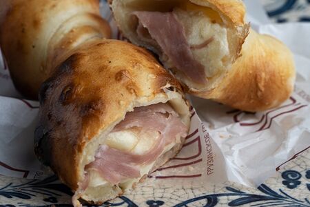 Хачапури на мангале с рачинской ветчиной