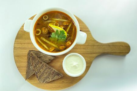 Суп солянка мясная