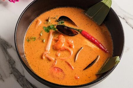 Том ям с морепродуктами