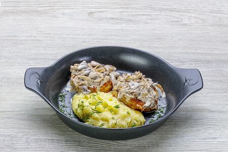 Котлеты куриные с картофельным пюре