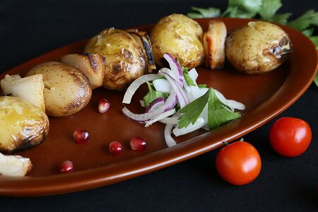 Картофель с курдюком на углях