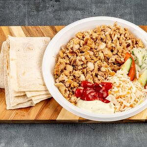 Шаурма в тарелке с курицей