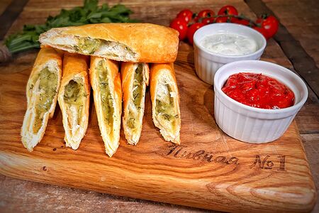 Сырные трубочки с острым перцем