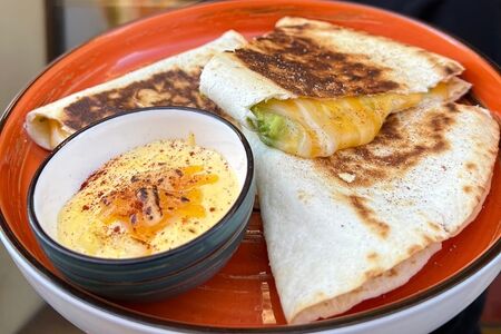 Сырная кесадилья