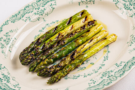 Спаржа на гриле