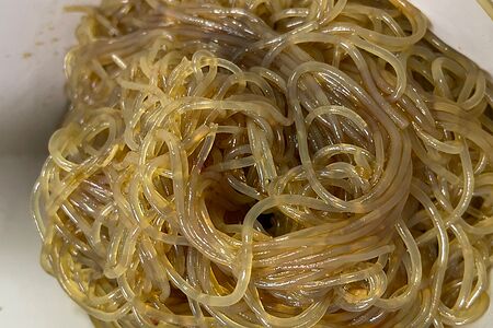 Пареная фунчоза на соевом меду