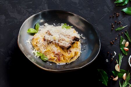 Феттуччине Карбонара с двумя видами бекона и брискетом