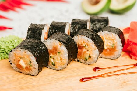 Ролл Спайси лосось