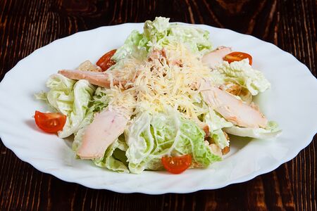 Салат Цезарь с курицей
