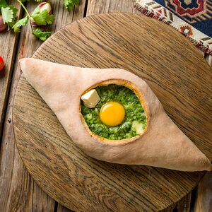 Хачапури по-аджарски со шпинатом