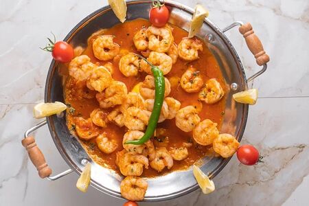 Креветки фламбе на садже