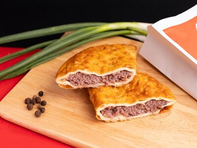 Чебурек с ягнёнком и барбарисом