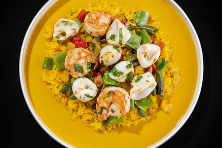 Тайская паэлья с желтыми карри и сифудом