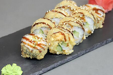 Острый с угрем и лососем