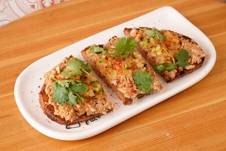 Жареный тартин с курицей гриль