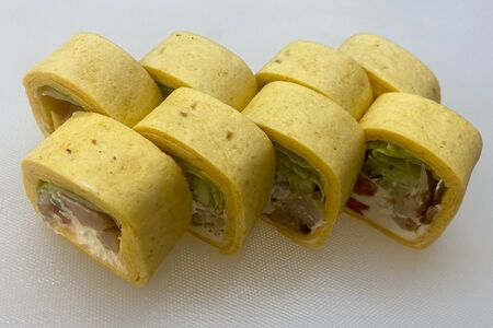 Ролл с тортильей