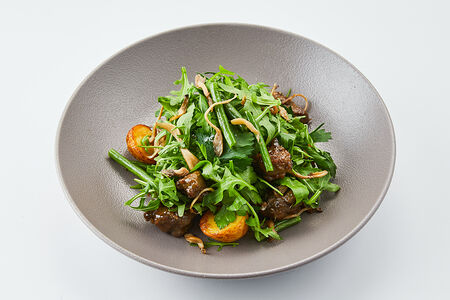 Теплый салат с куриной печенью и картофелем