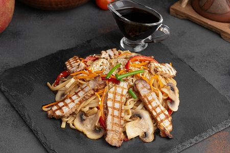 Вок со свининой