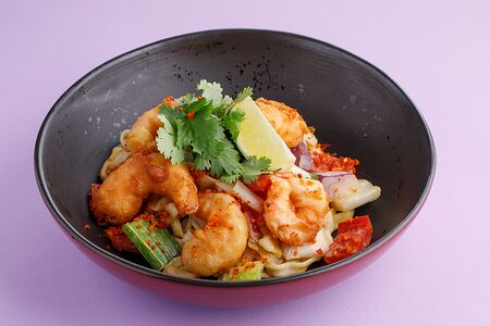 С креветками и соусом том ям